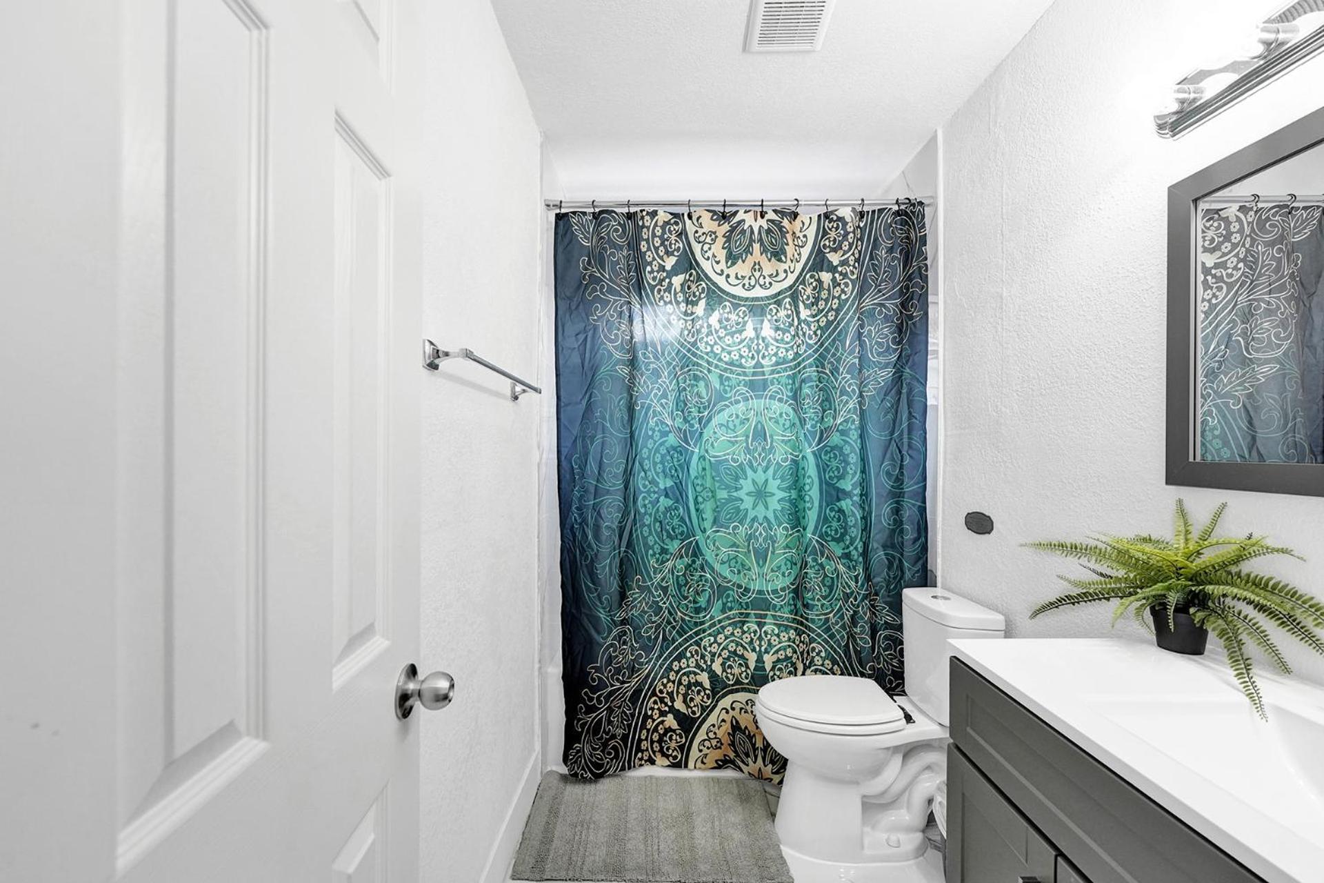 Apartment Newly Renovated/near Sunny Isles Beach/fre-parking